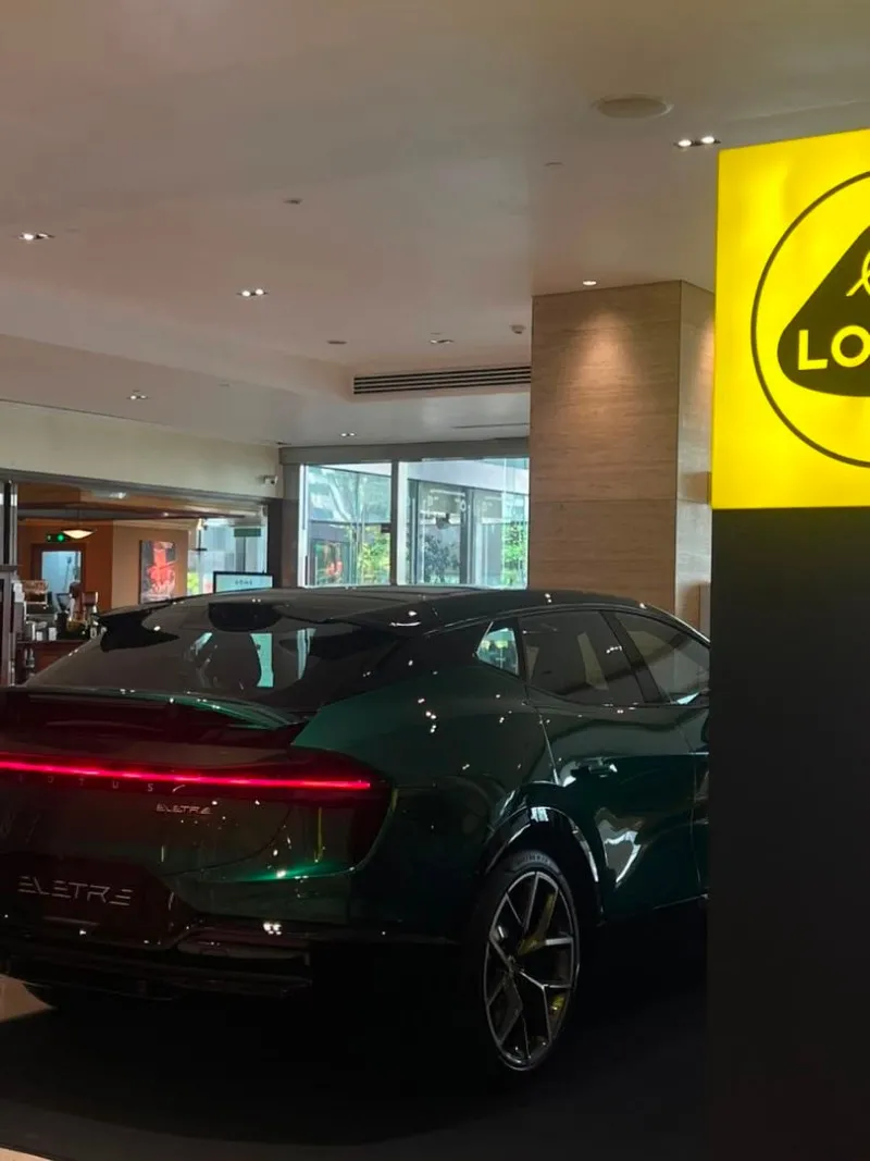 Lotus Roadshow-01