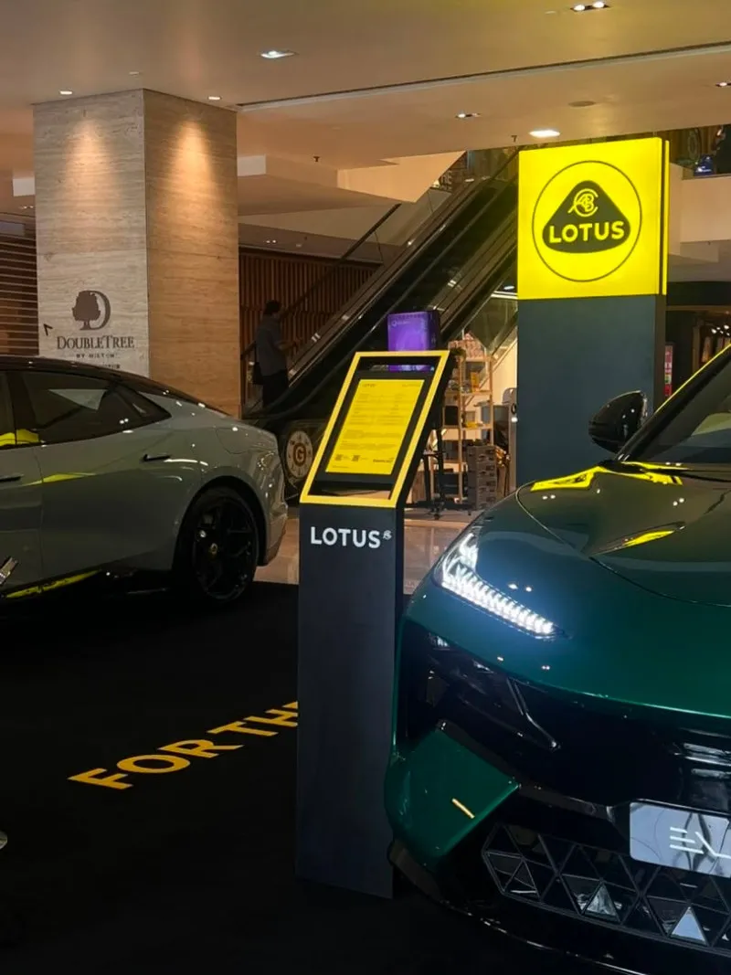 Lotus Roadshow-02